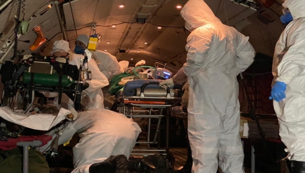 Soldados da vida: A corrida frenética contra o tempo para salvar pacientes acometidos pela covid-19